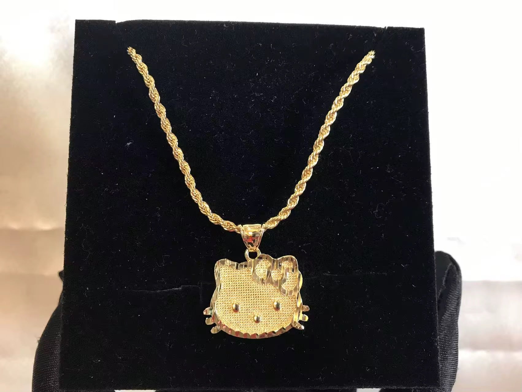 Hello Kitty Face 18K Gold Necklace